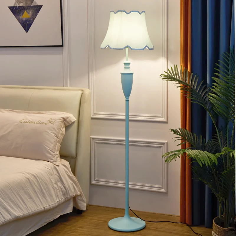 Скандинавские светодиодные торшеры с регулируемой яркостью с дистанционным управлением, прикроватная лампа для гостиной, кабинета, спальни с декоративными светильниками на подносе