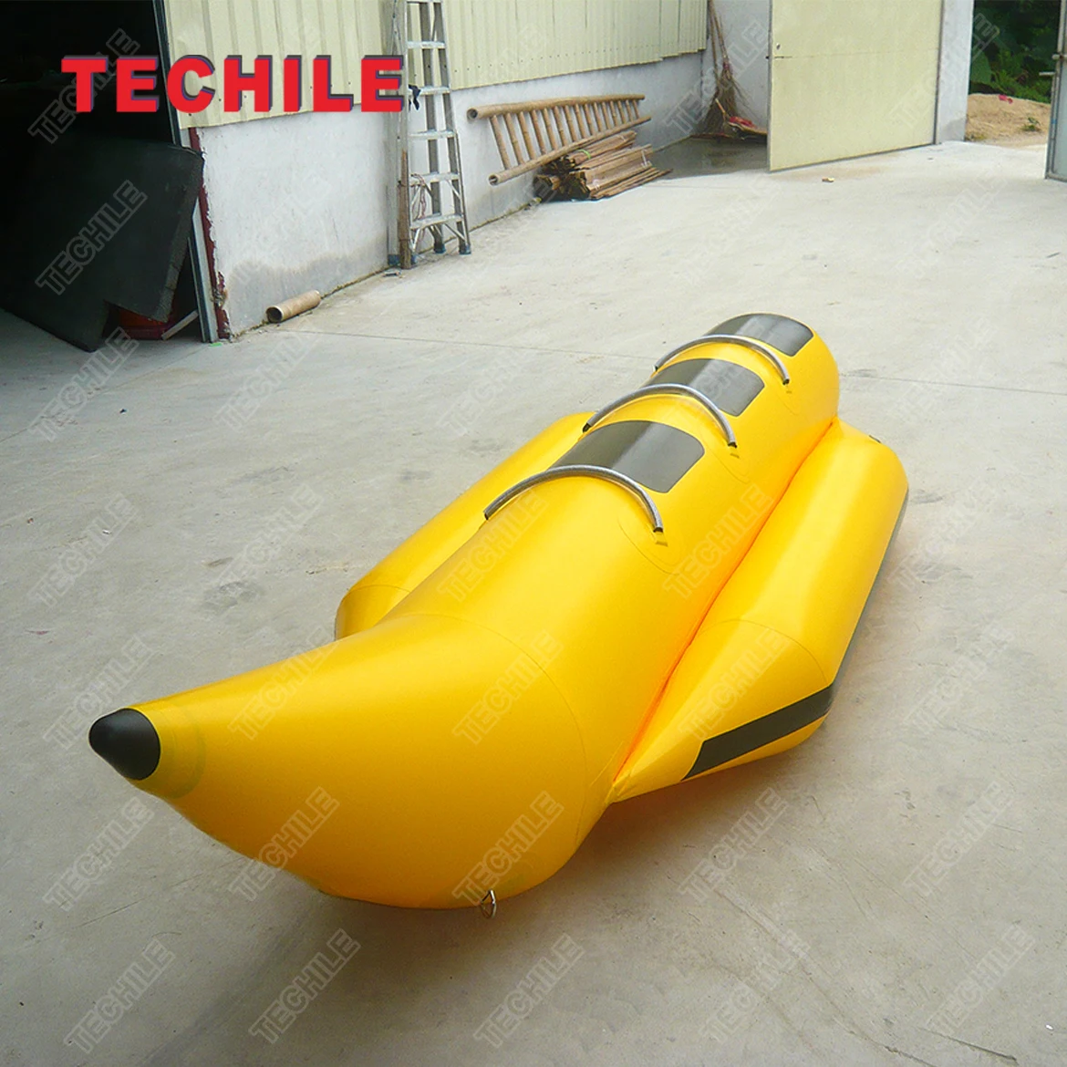 2021 новая китайская надувная лодка-банан из ПВХ для водных игр для аквапарка