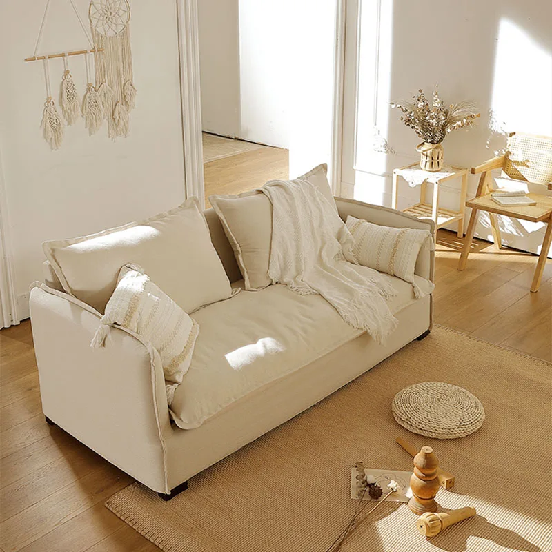 Разборка и стирка маленькой гостиной в скандинавском современном простом стиле, вертикальный диван из кремовой бесшумной ткани с двойными вставками