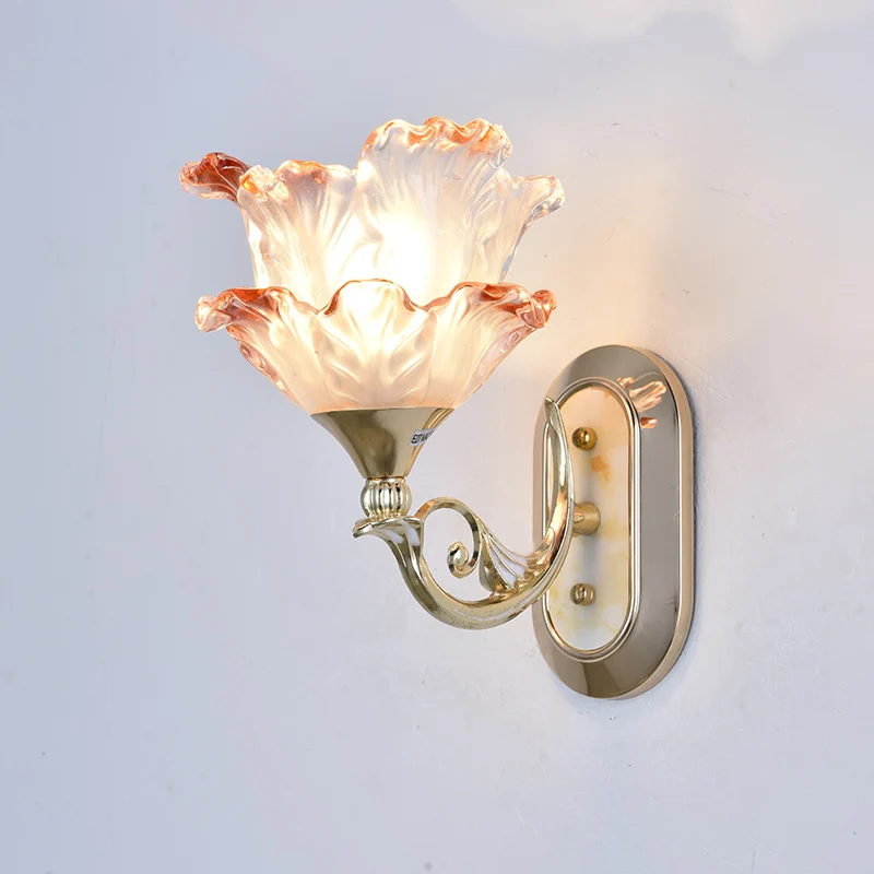 Прикроватный бра для спальни Nordic Luxury Гостиная Фоновое настенное освещение Цветочная лестница Столовая Стеклянный настенный светильник
