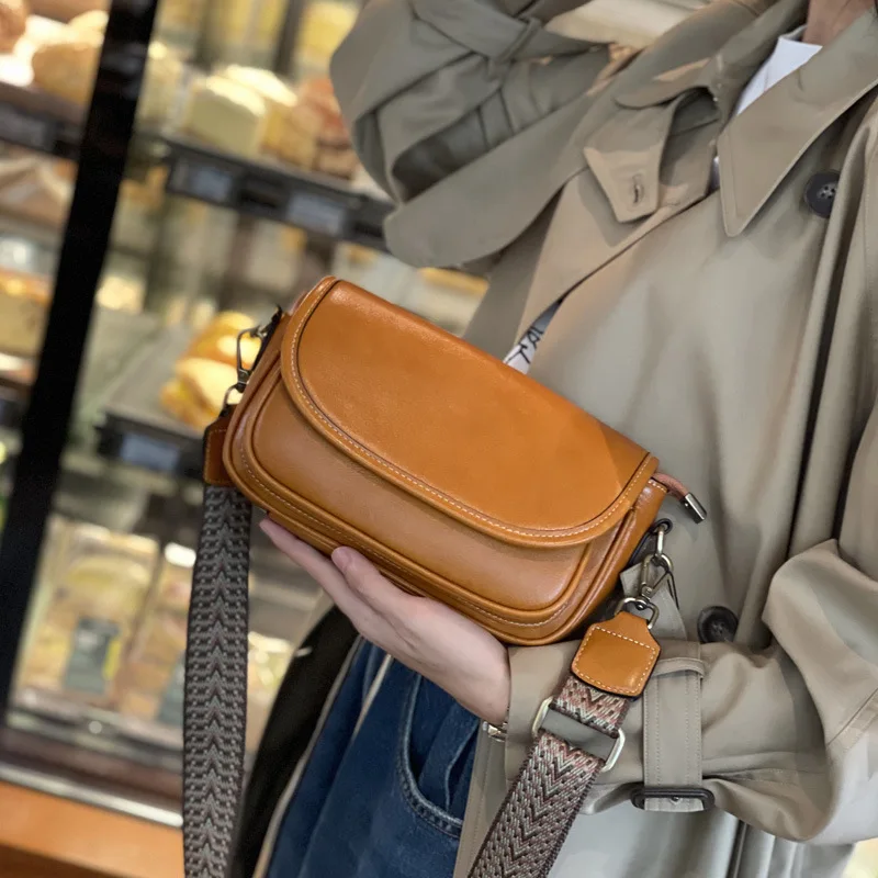 Женская сумка 2023 года, новая сумка через плечо с высококачественной маленькой сумкой для телефона, универсальная сумочка через плечо из натуральной кожи, повседневные сумки