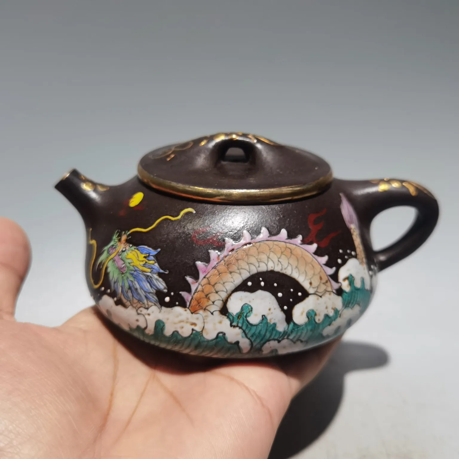 6-дюймовый китайский горшок из исинской фиолетовой глины с золотым рисунком 